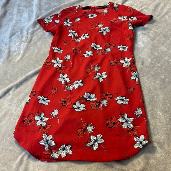 Banana Republic Dresses & Skirts - Banana republic red floral dress